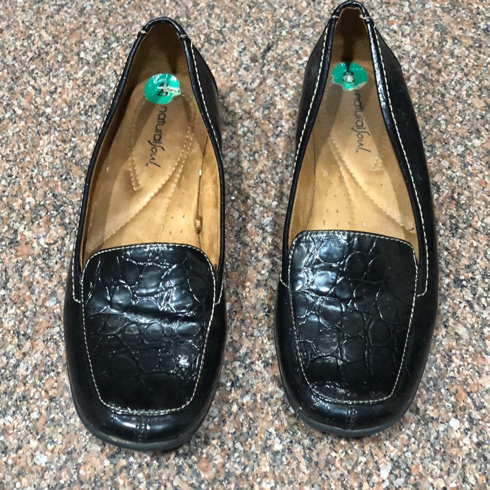 Black patent Natural Soul dress shoes, ladies size 8!  Excellent condition!